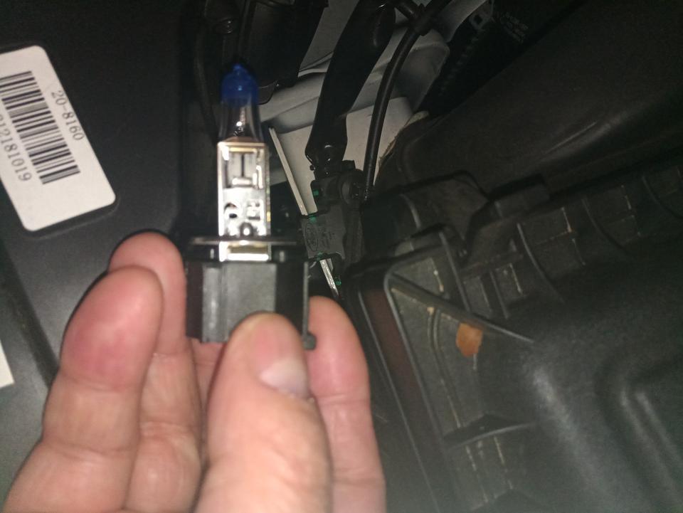新一代福克斯远光灯换不了LED灯泡，如下图