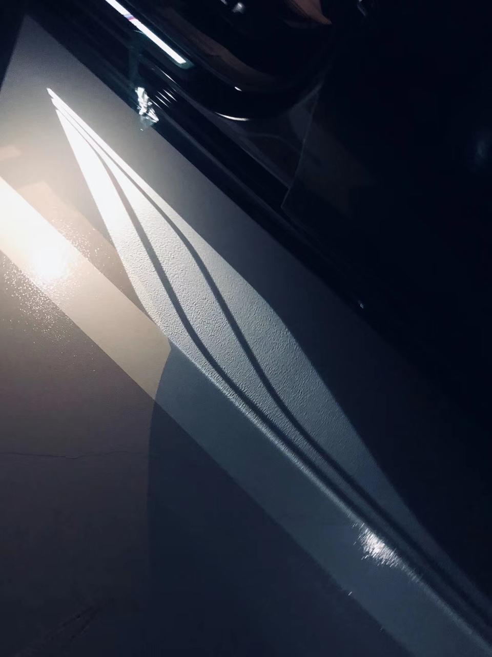 宝马3系-我的朋友圈有人发了三张图，但我完全猜不出这是什么车，也不想问她，所以想问问大家有人认出这是什么车吗？