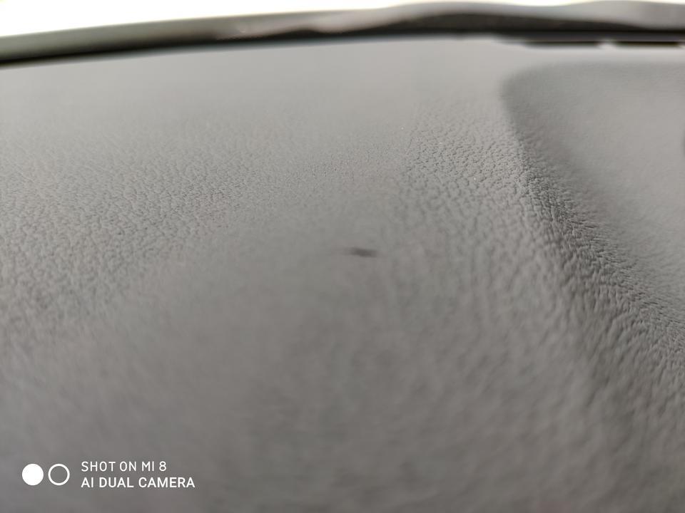 宝马3系-新三系今天忽然发现有个刀口，不知道贴膜搞得还是怎么搞得。好无奈