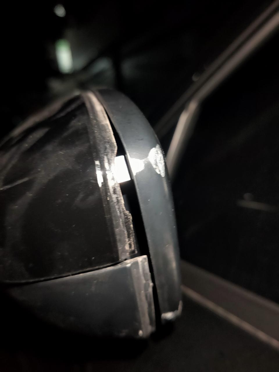雅阁-左后视镜刮成这样，如果去4s店换多少钱啊？是整个换还是只换外壳啊？