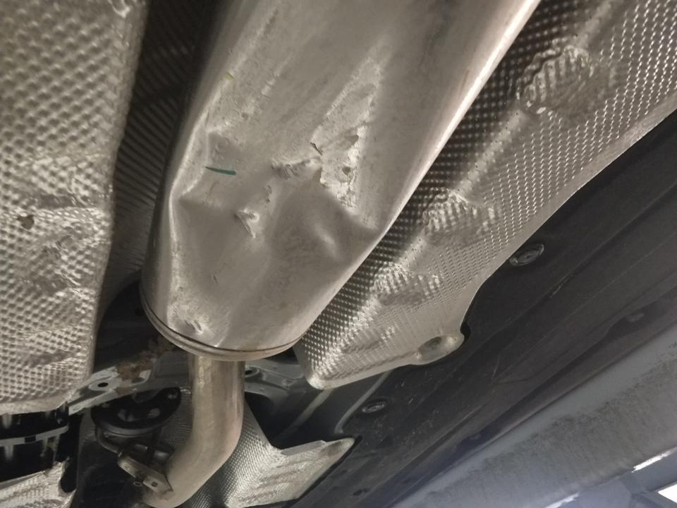 思域-走烂路把排气管磕扁了没有烂 没有漏气 碍事吗求大神指点