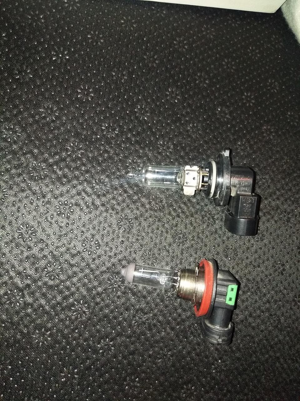 思域-原车的  有知道哪个是远光灯的吗?