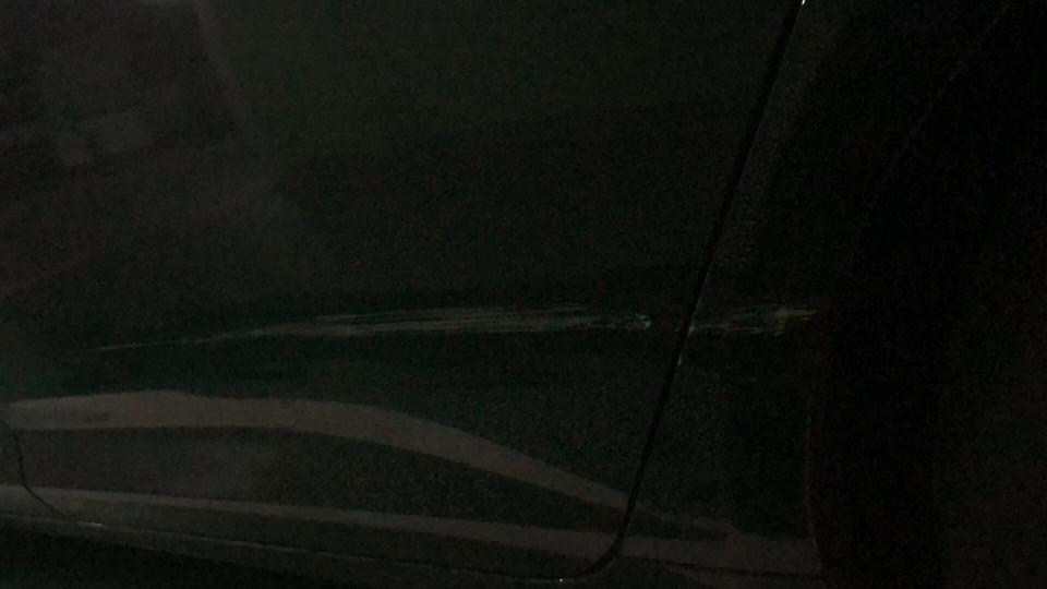 奥迪a6l-请问大佬们车身两边这样的划痕修复大概要多少钱