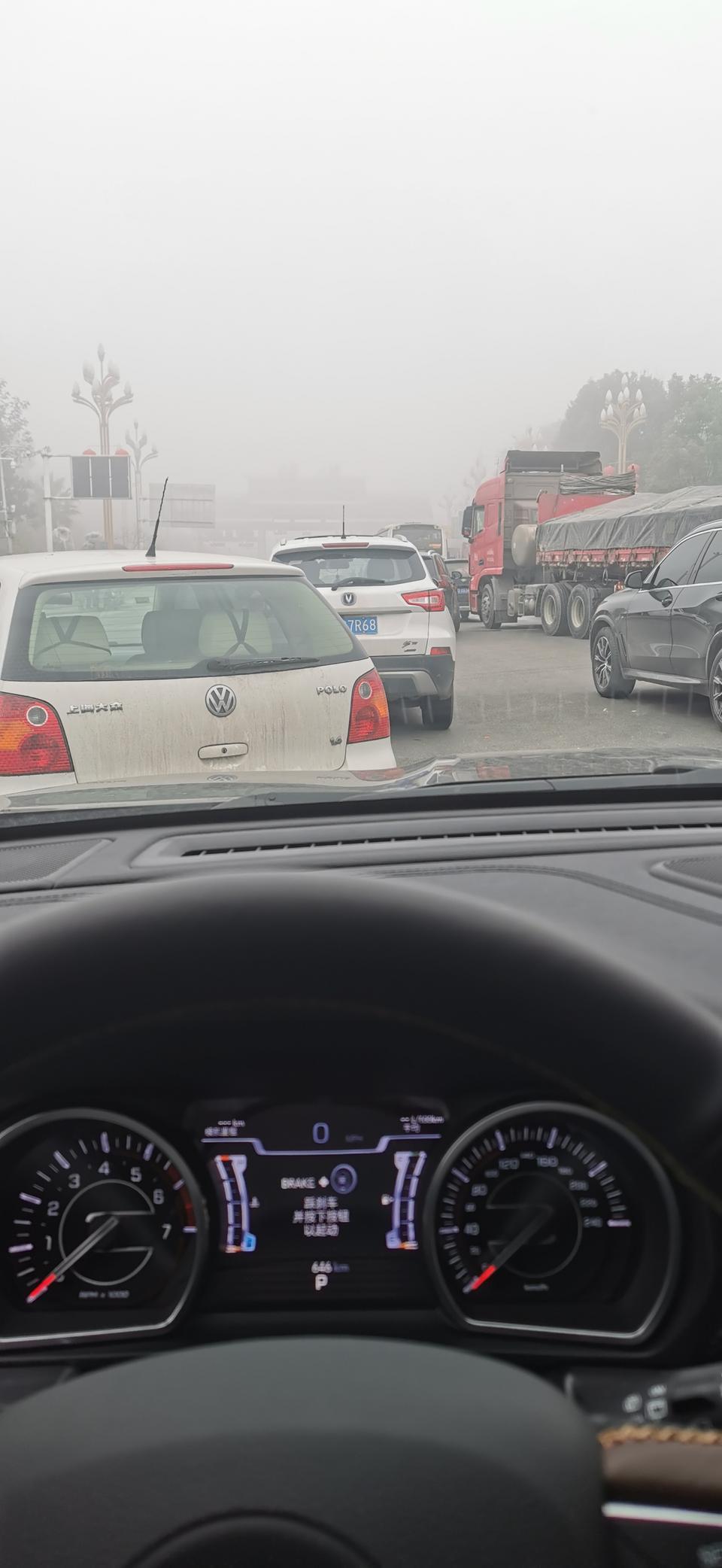 对比了改款锐界St没现车，汉兰达要加价和等半个月. 我这暴脾气不能惯着，买啥车不是车呢。最后关注了大指挥官，相比上两个优惠大一点，性价比也不错。以前很喜欢牧马人所以还是有Jeep情怀。
