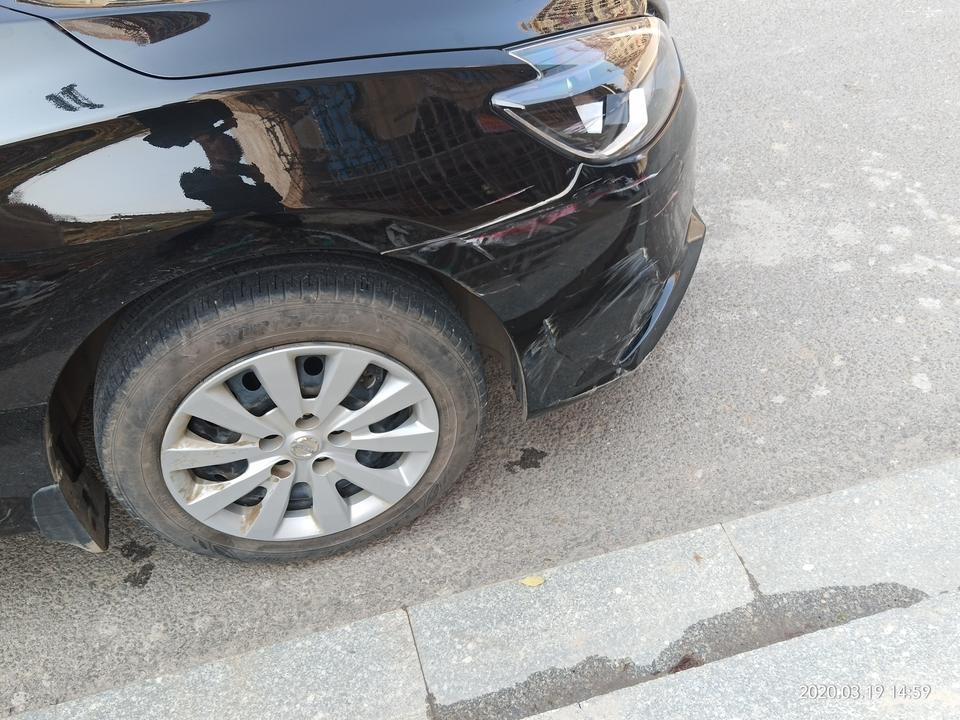 轩逸-不小心划到别人的车，修保险杆和补漆要多少钱