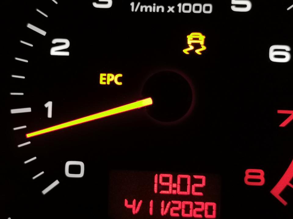 2009年奥迪A6L，2.4V6总出现ESC和Tpms报警，加油抖索，抖动。请各位老师指点。