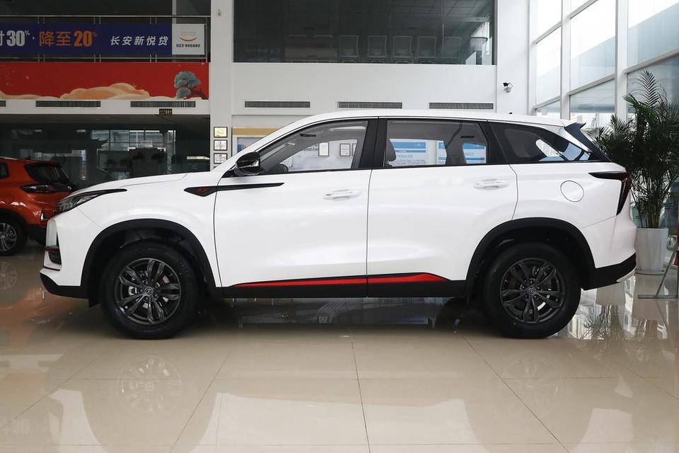 长安cs75 plus-1.5T百公里油耗是多少 自动精英版落地得多少?