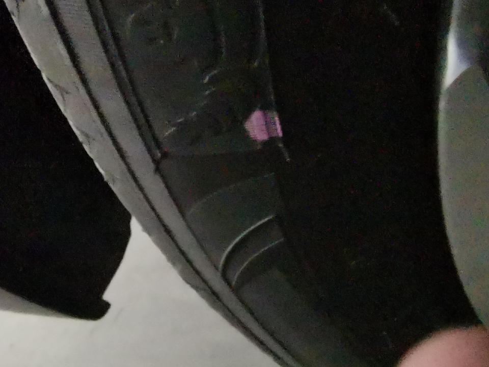 雅阁-求助老哥们，轮胎蹭到马路牙子，侧面破了点，这种能补吗