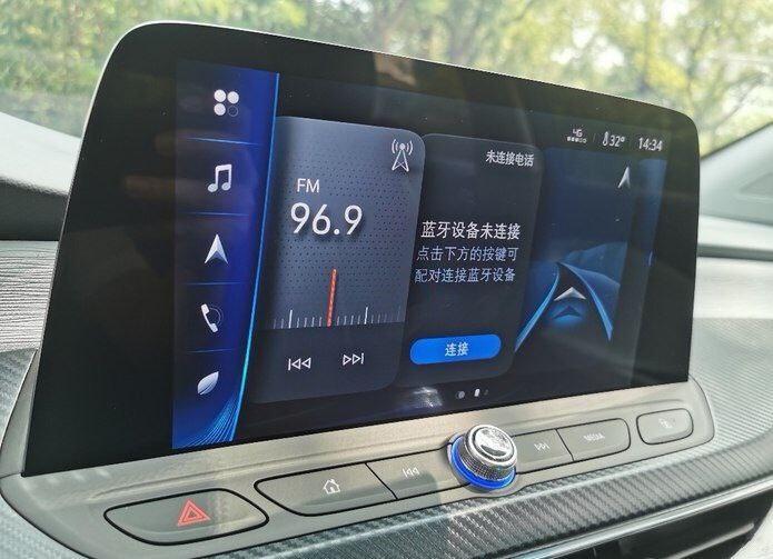 微蓝-购车总价 | 对比过最有性价比的是互联智享型，所以选择了这款，拿到的补贴加上优惠后的裸车价格是17.48万，因为是选择这个主打的科技蓝色，如果选灰色的话再便宜1000元。保险强制我在店里买，而且完全没有折扣，6000元的保险太贵了。车拿到手的总价是18.2万左右的，基本是不会算错的。首保赠送，免费保养一次，但是电动车有什么可以保养。
同级对比 | 购买这个车之前对比过北汽新能源EU7，那款车的续航会更加的长，达到了450公里，而别克VELITE6的续航里程就短很多了，但后来想到我只是城市代步，每天回