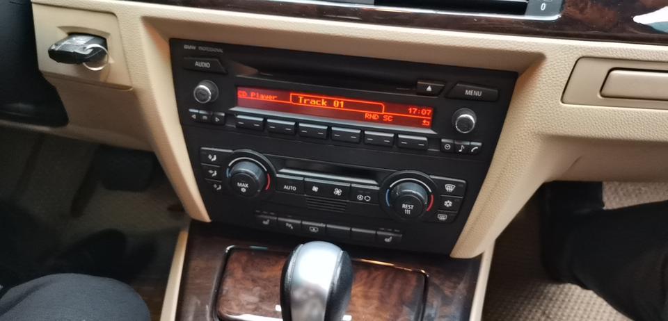 宝马3系-06款宝马320l 可以加装USB （能插U 盘放歌）端口吗？