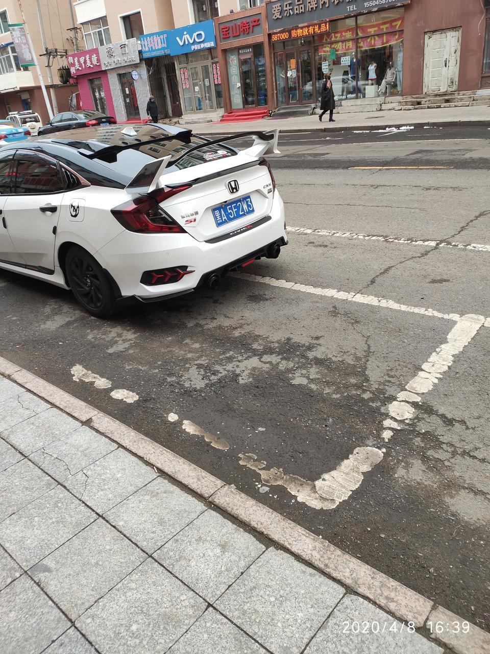 这是思域么亲们？尾灯怎么不太一样？