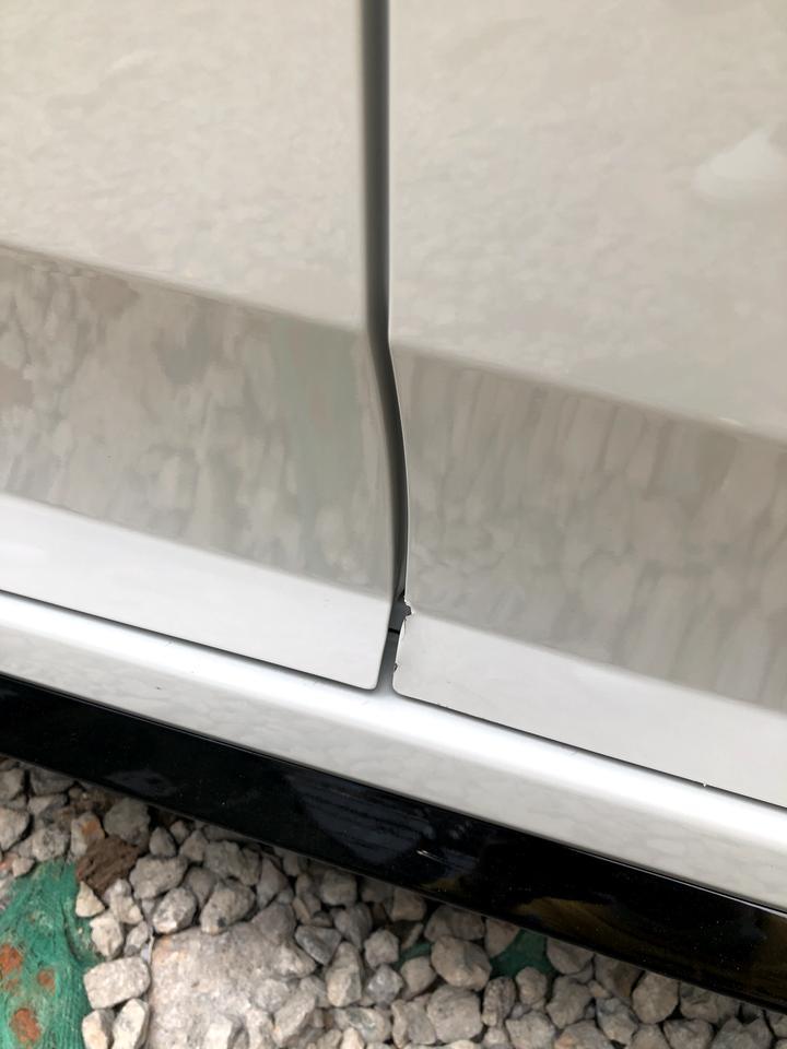思域-各位大佬这个位置有变形吗，该怎么处理淘宝买补漆笔可以处理掉吗