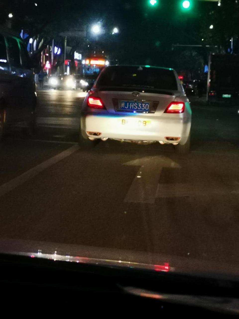 卡罗拉精英版，大灯上眉有蓝光，看着好揪心。各位车友大神有没有遇到同意的问题，就我遇到了吗？