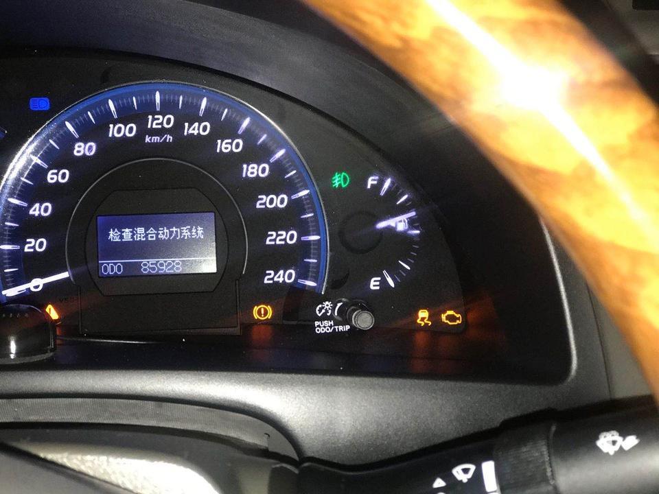 10款凯美瑞混合动力的，中午换了机油，下午就跳发动机故障灯，防侧滑灯，检查混合动力系统，这个跟机油有关系么？换的美孚1号半合成的机油，去4s店检查说电池组裂化，叫更换电池组。一定要更换么？你们有遇到过这样的么？