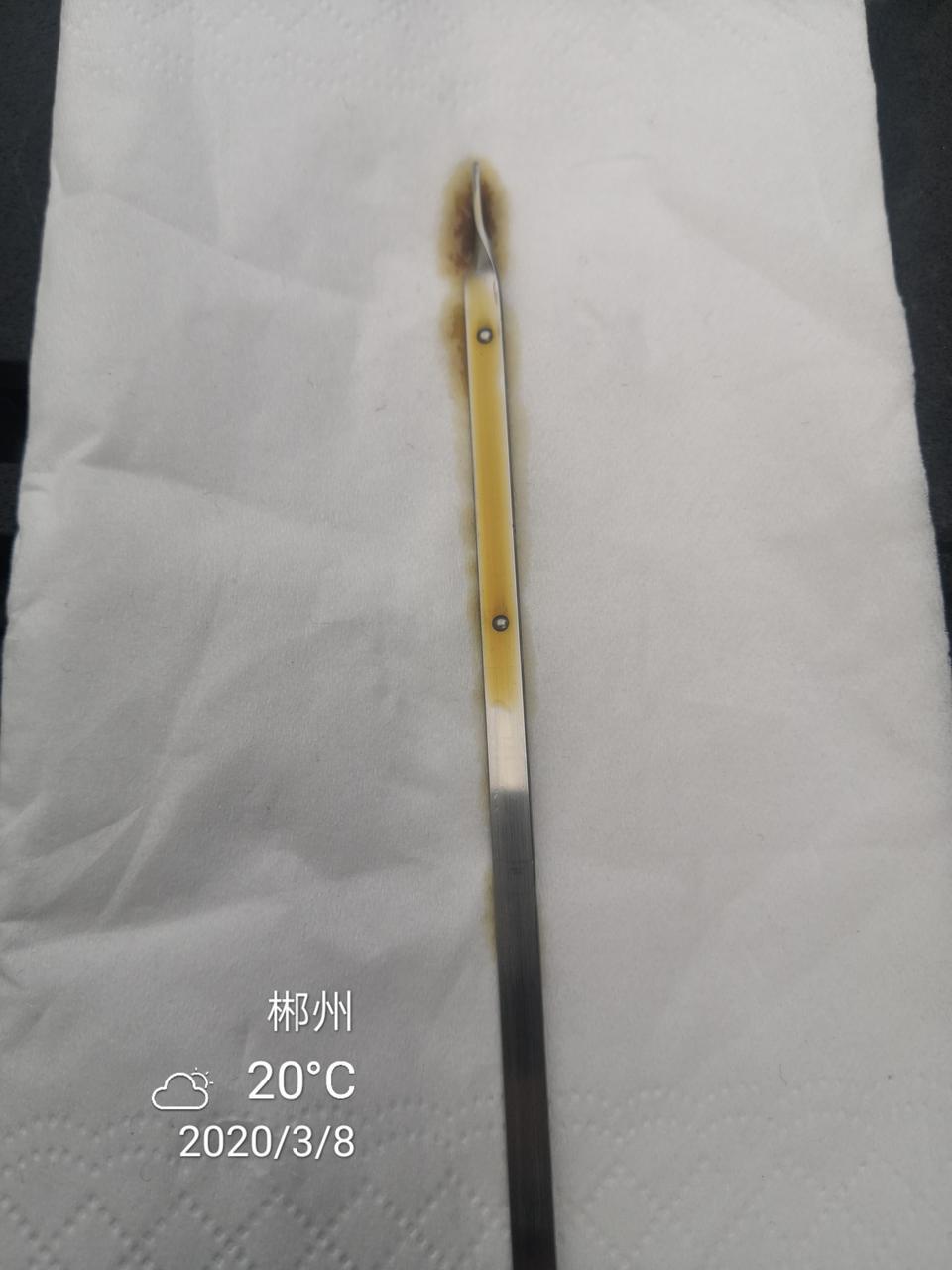 听你们都在说混动亚洲龙机油增多的问题，哪位大神帮我看一下这个机油尺的机油位置算增多吗（注：双擎2.5L尊贵版，昨天停到今天上午，差不多有15个小时之后才测的）？