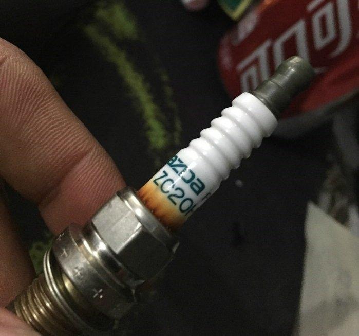 阿特兹-图片这样的火花塞还能用吗，4个都是这样了？发黄