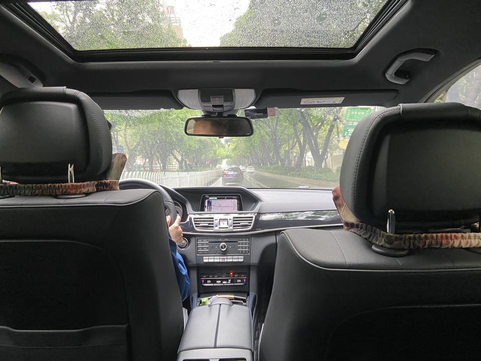 奔驰e级-看内饰这是那款车