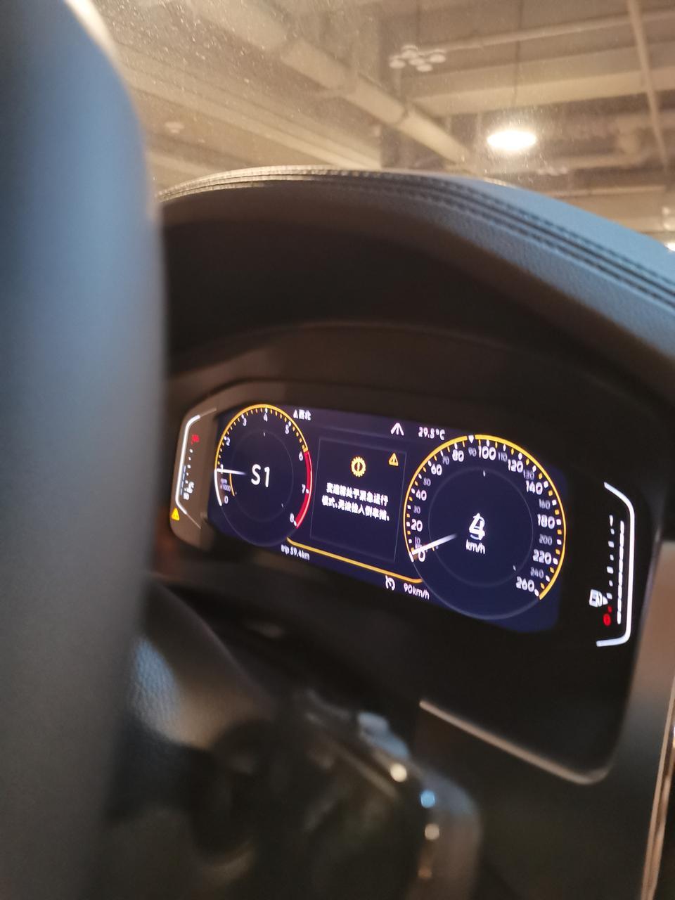 途昂380豪华版2020款，第一天提车，才开20公里就遇到问题，行驶中踩了一下刹车，就变速箱报警：变速箱处于紧急运行模式，无法挂入倒档。问车友们有没有遇到过类似问题？怎么解决