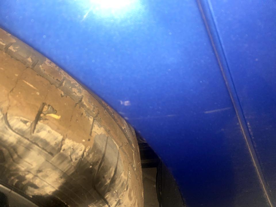 领克03-今天刚提车！小区车太多！靠着草丛边走，没看到树枝，被树枝刮了一下，该怎么解决？