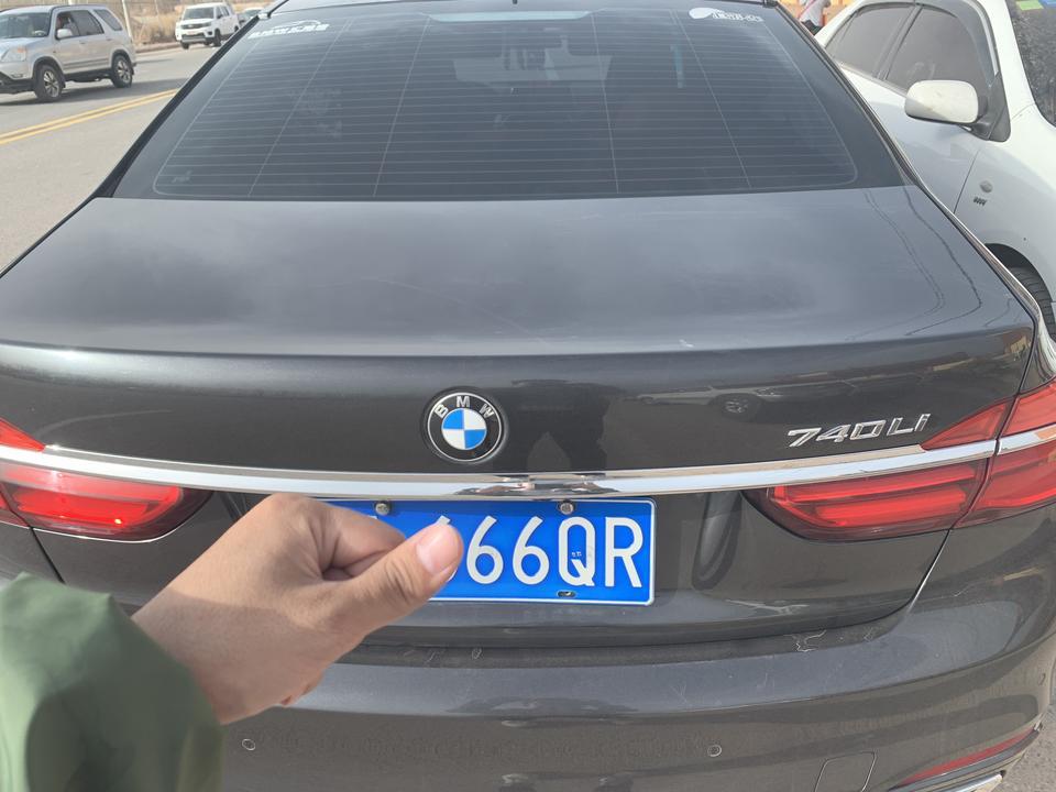 宝马7系-宝马740li 快四年了 上次保养完之后 发现 怠速 声音有点大 这正常吗？