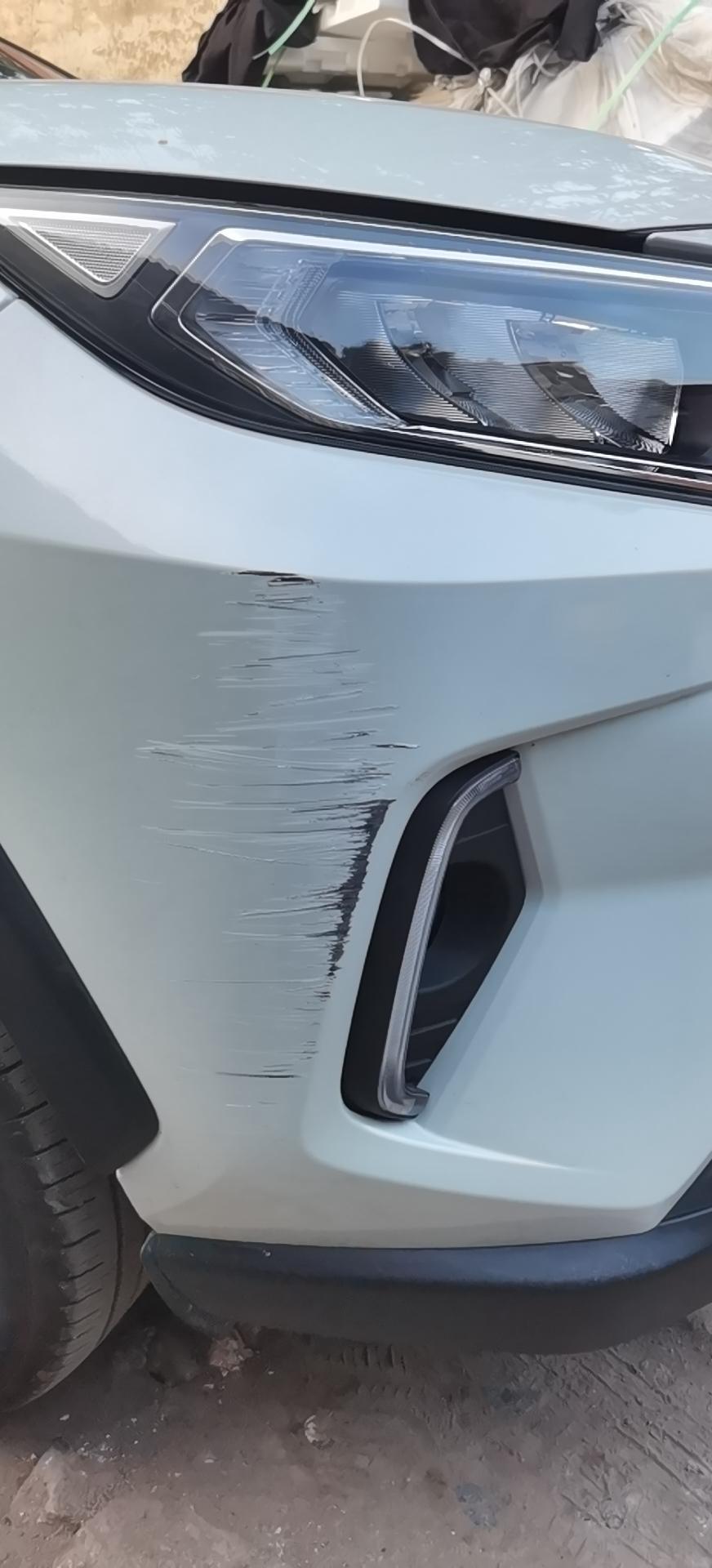 rav4荣放-新手上路，被蹭到墙上了，怎么搞？报保险怎么报啊？求大神指点