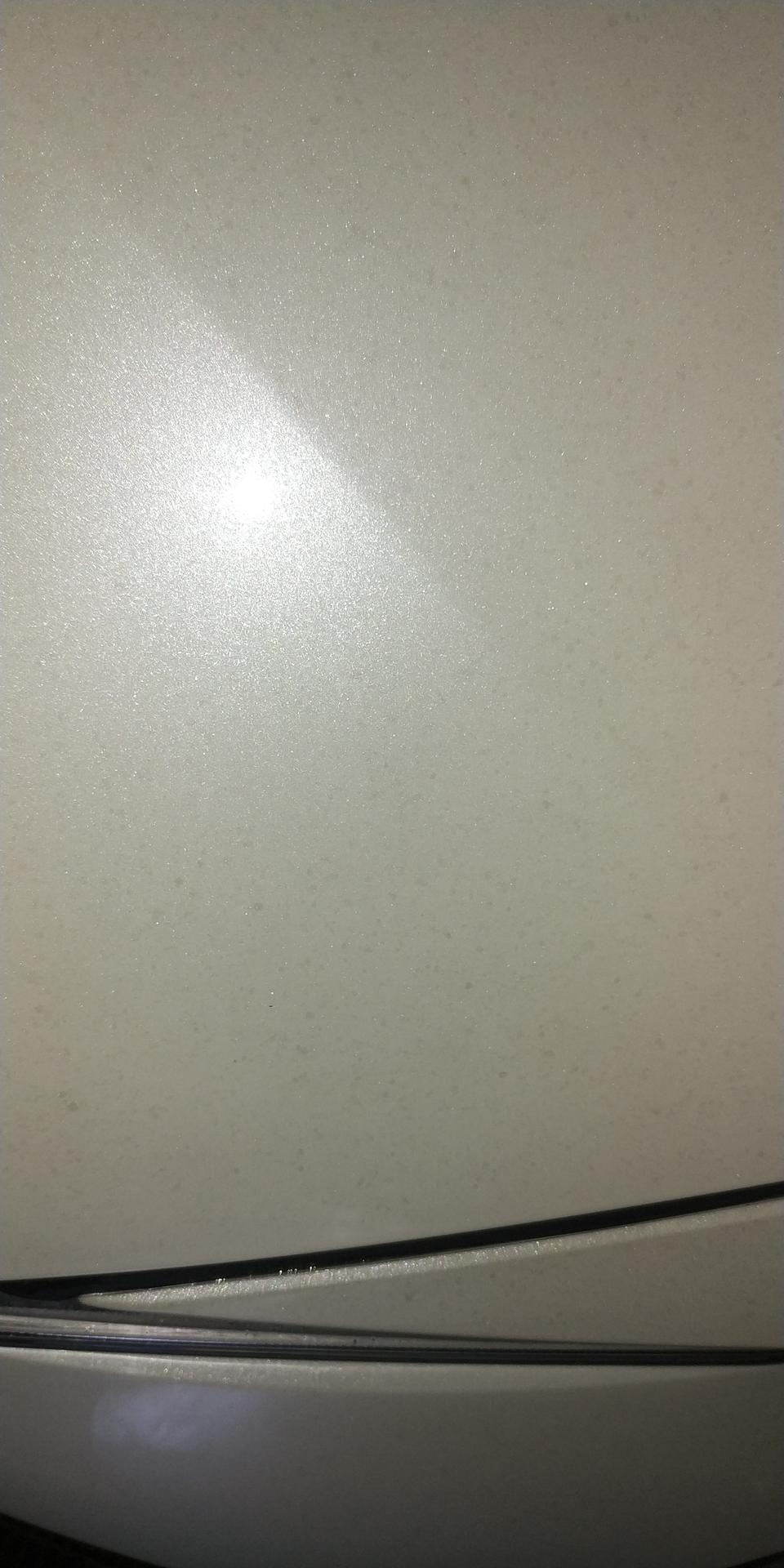 雷凌-车身上很多这种黑色斑点，请问各位，除了抛光还可以咋个清理掉哦，看着好烦，有很多