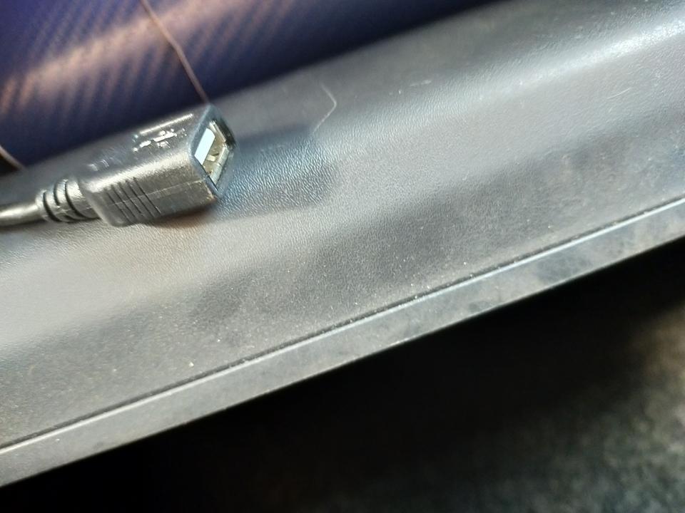 丰田c-hr-请问你们手套箱里面有这个吗？是干嘛用的，不知道好不好用？