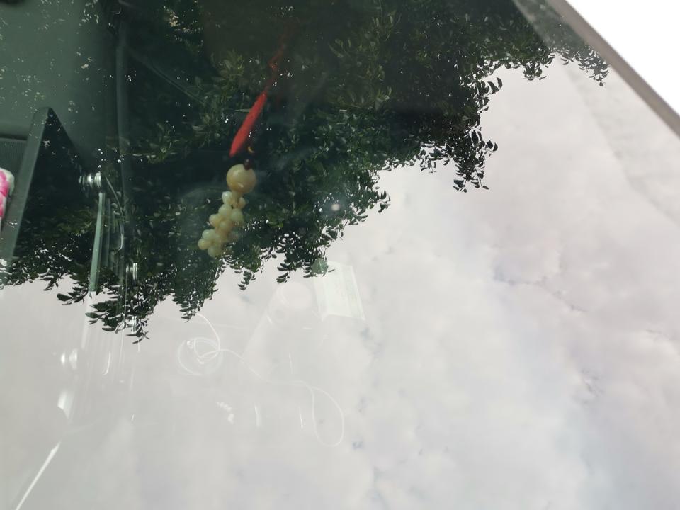 inspire-前挡风玻璃裂了一个小口有必要去换一下吗，各位大神给点建议，谢谢