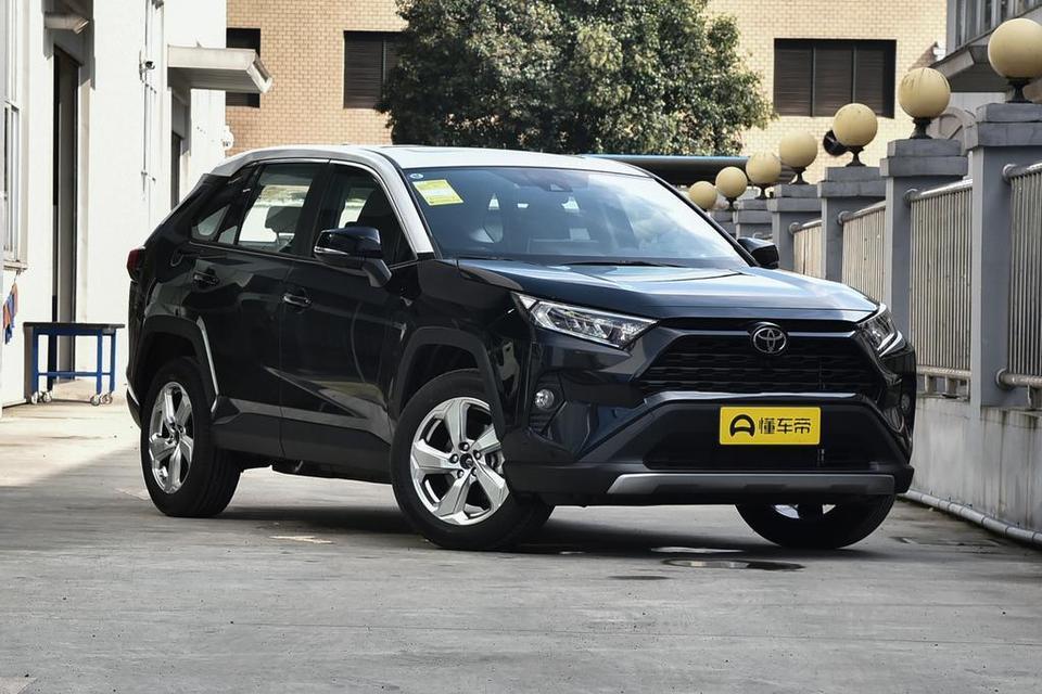 想问一下各位车友本田皓影两驱豪华版与丰田RAV4两驱风尚版，选哪款？