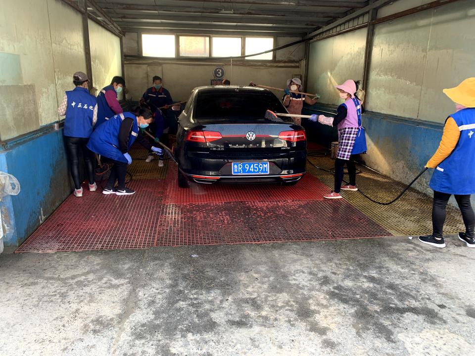 迈腾-迈特走破点的水泥路，到处异响！中控，两边