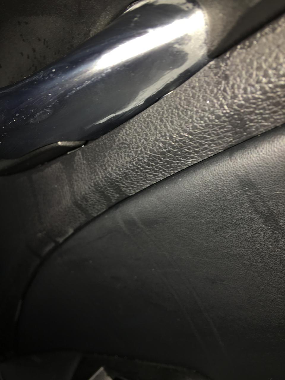 19款帝豪新车2000公里，下雨天里面门把手漏雨怎么回事，有其他人遇见过？