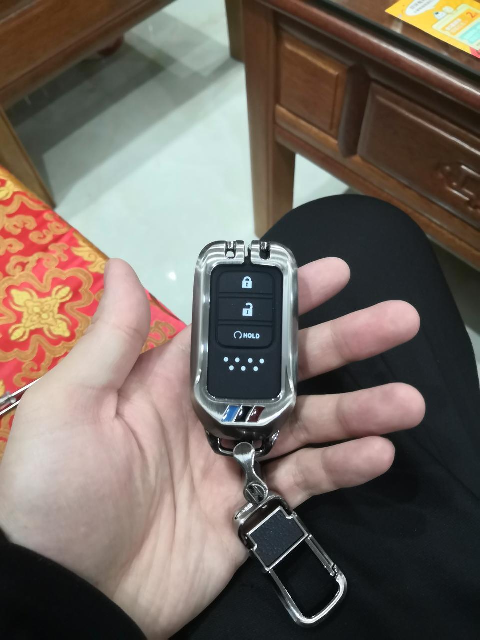 皓影会自动落锁吗？人离开的时候需要自己按钥匙吗？