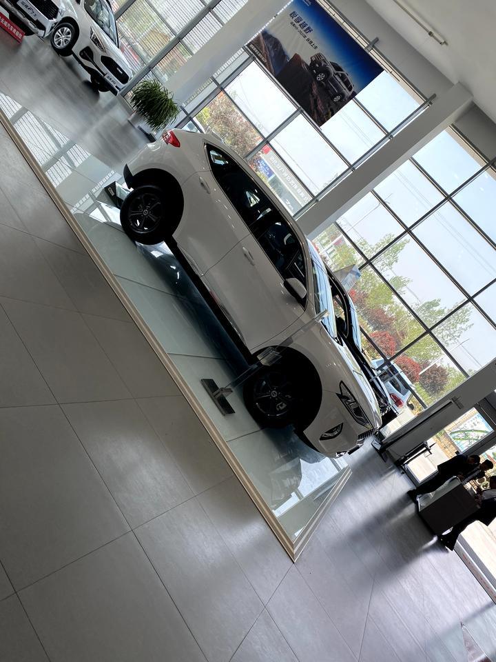 哈弗f7的车友们  你们提车4s店都送了什么   我送了尾翼 脚垫 贴膜