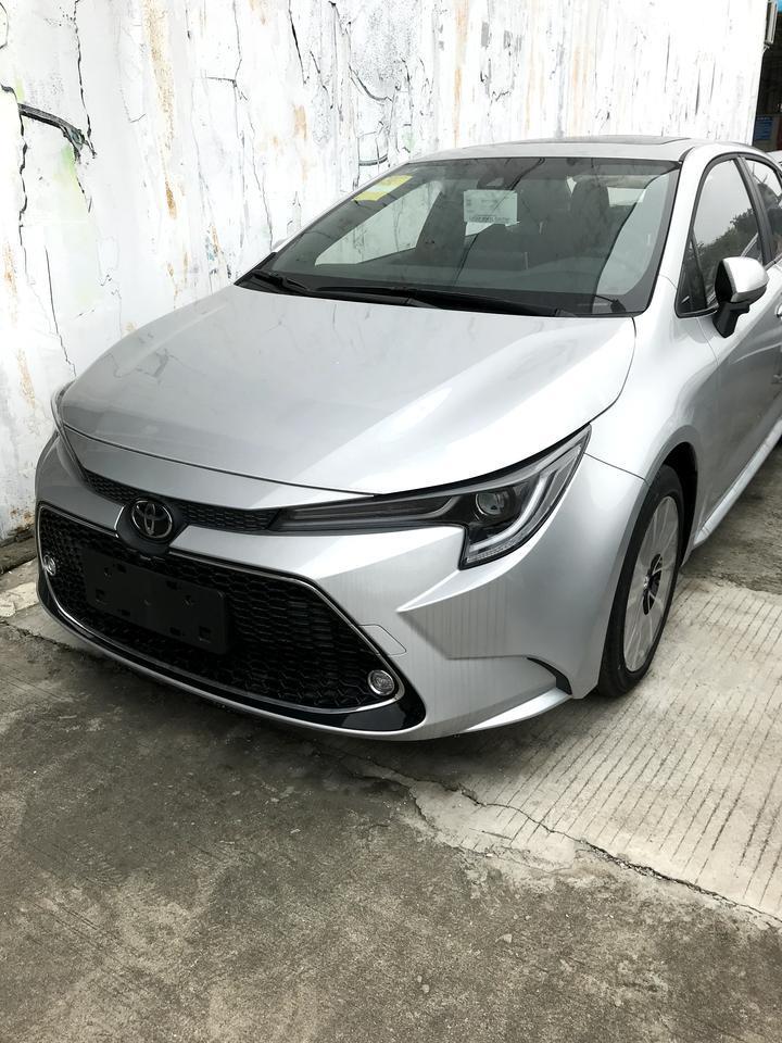 雷凌-你们提车时，轮毂膜还在吗？
今天验车，里程5公里，玻璃和轮胎都是四月份的日期，车辆生产日期是四月，就是轮毂膜没有了，你们当时膜在吗？
图借用的