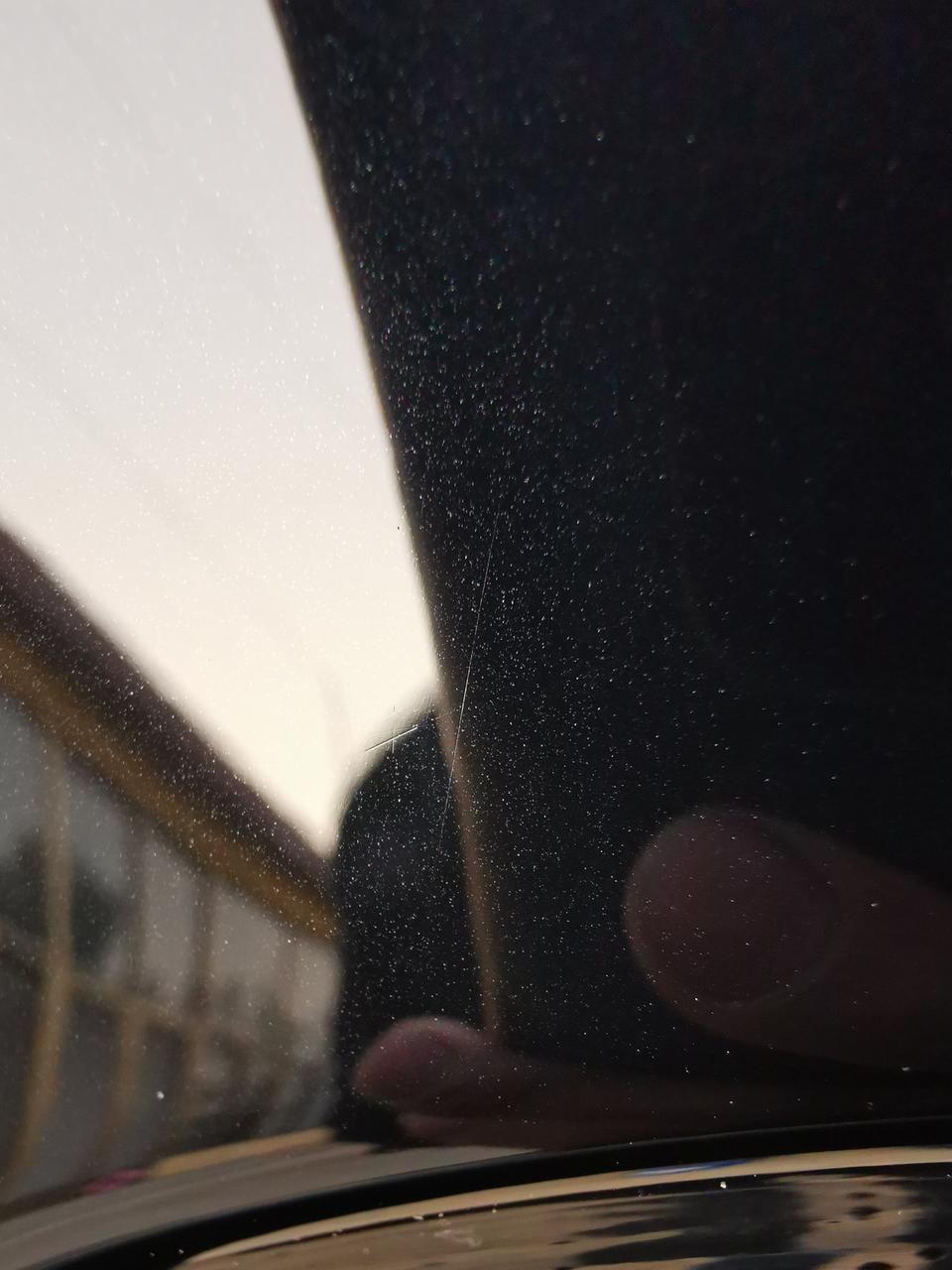 刚提几天的迈腾 发现车身好多细小的划痕，比如门把手的指甲划痕 ，在漆上都留下了 很浅的印子 擦不掉  划痕蜡也没用 这车车漆狠软么。我朋友的奇瑞 撞到电动车，擦一擦 漆一点事都没有 真硬