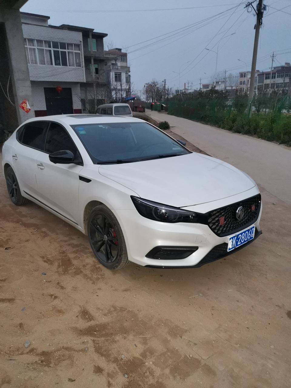 名爵6方向盘不正（不跑偏，胎压都正常，轮胎也换位了）就是方向盘有点不正，四轮定位做了有十次了，没用，不知道怎么回事，底盘也没伤过，目前5000公里，别刚买的时候正常，怎么解决呀？有没有知道的