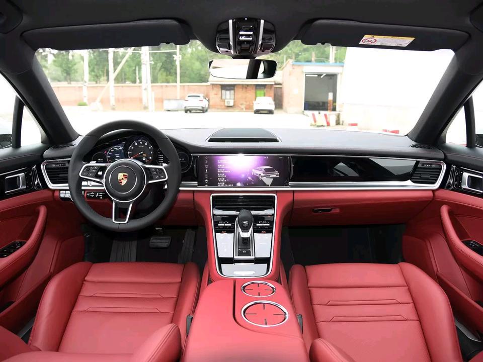 panamera-咨询下，目前帕拉梅拉低配上路多少钱。首付准备多少？如果只选全景天窗，恒温空调，sc，矩阵大灯，4s店优惠多少？