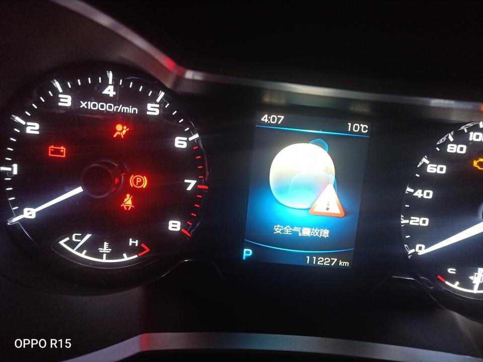 帝豪gl-10000多公里无碰撞，突然间发现，修不好的吉利，小问题好多，无力吐槽