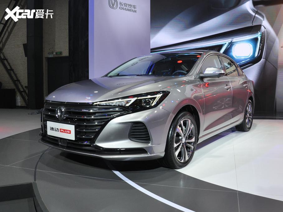 我就想问问这个价位合资和国产选什么好？亲戚一些长辈跟我说买大众。可是我一对比配置表，宝来的三大件发动机变速箱底盘都没有长安新逸动plus好啊，关门声好听很有用吗？宝来是1.5自吸的113匹145扭矩零百加速13.5秒，逸动plus是1.4t蓝鲸的180匹265扭矩零百加速7.9秒。13.5秒...这动力不肉吗？外观吧我觉得逸动plus更好看更时尚，尤其是逸动plus的全led灯真好看...看了内饰图片更没法比了大众满满塑料感...空间方面宝来4米68轴距2668逸动plus4米7轴距2710差不多。请问为