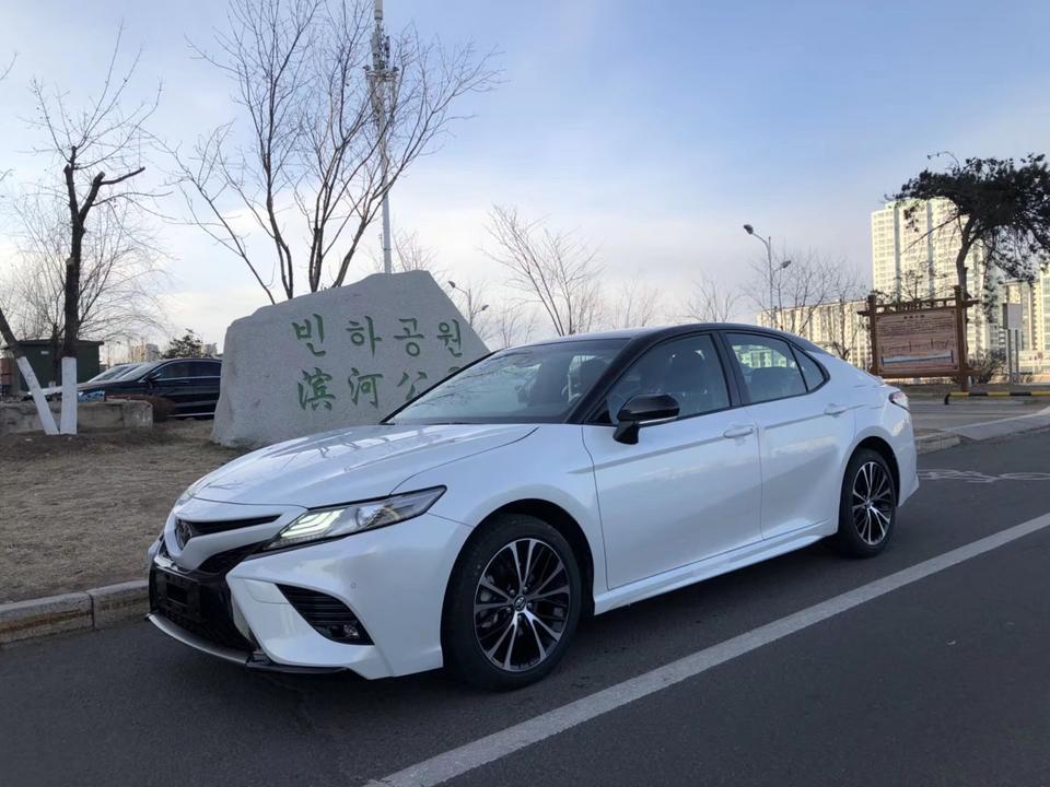 凯美瑞-15000公里 原厂普利司通轮胎胎侧发黄 是什么问题呀 还有雨天这个轮胎抓地力不行 想换个倍耐力新P7大家有换的吗 哪个牌子的轮胎比较好 我们这里路况不好