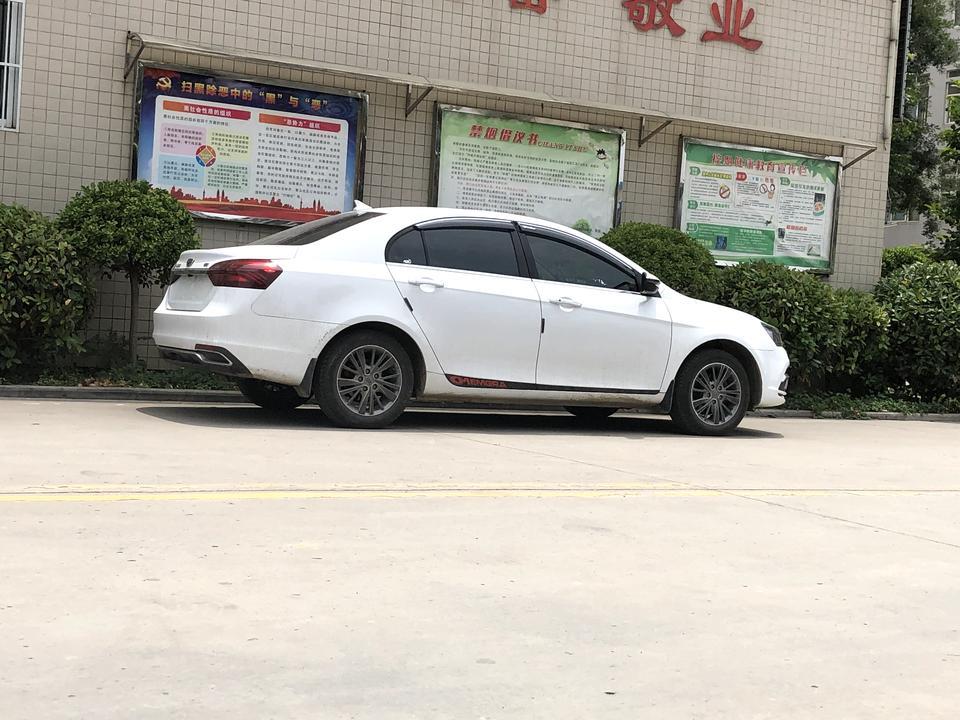 各位车友请问18款帝豪改装后尾翼贴黑顶，前边装日行灯，需要备案吗