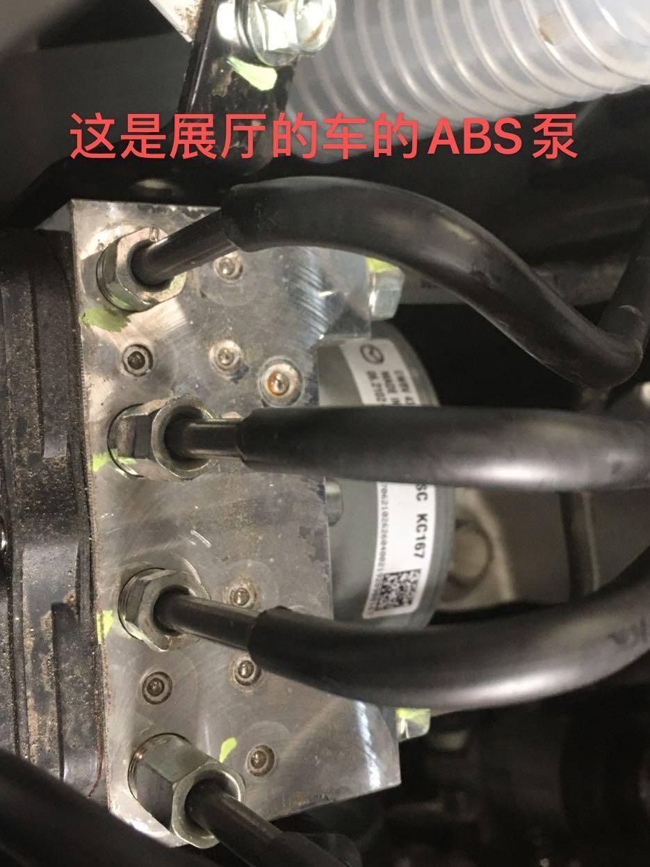 马自达cx-4-我新订的cx4在验车时发现他的abs泵不太正常，感觉是更换过的？这种情况大家觉得正常吗？前两张是新车的，没有记号笔做的记号！