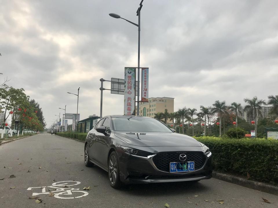 马自达3 昂克赛拉-质雅版有倒车后视镜自动下翻功能设置吗？