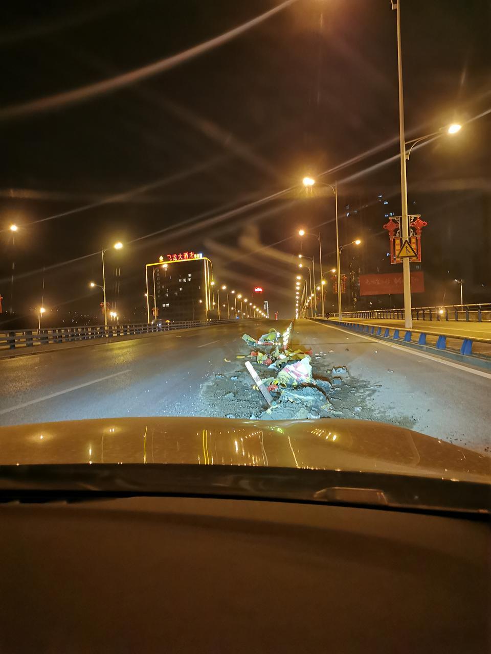 宝马5系-修下要多少钱，直接撞到警示柱了