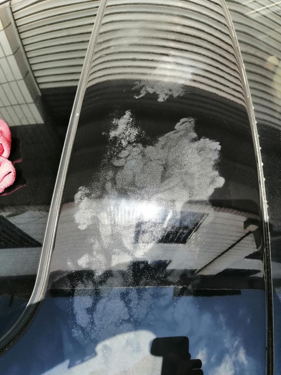 帕萨特-邻居家装修喷墙，大早上的拿广告布盖着，拿开成这样，问问大神什么可以去掉