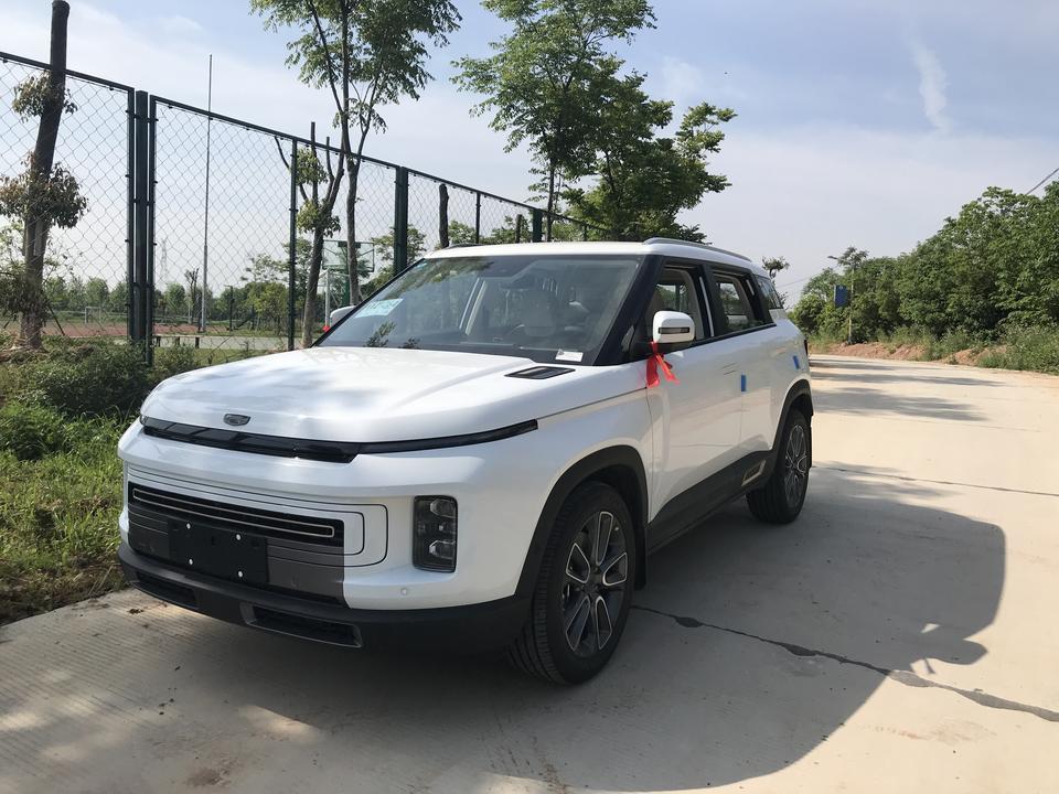吉利icon-昨天提车，今天出门溜车，我在想如果车钥匙没电了怎么办，主驾驶那个钥匙孔是插机械钥匙的吧，但是我们没有机械钥匙