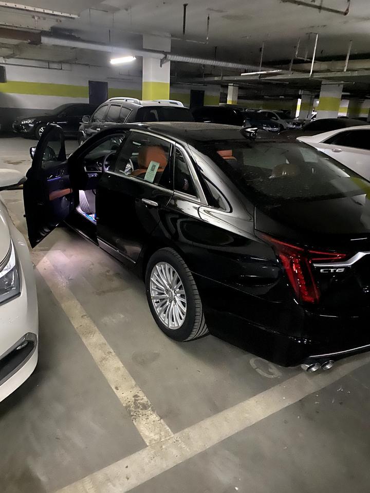 凯迪拉克ct6-2020款豪华 仪表盘怎么查看油耗啊