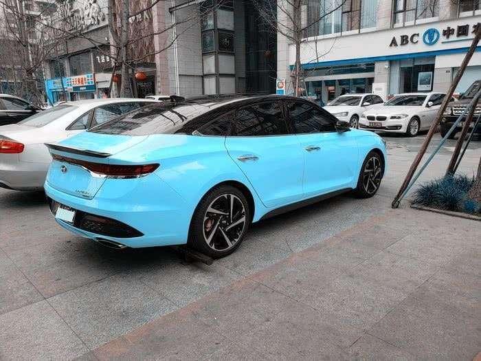 菲斯塔改成这个颜色大概多少钱？