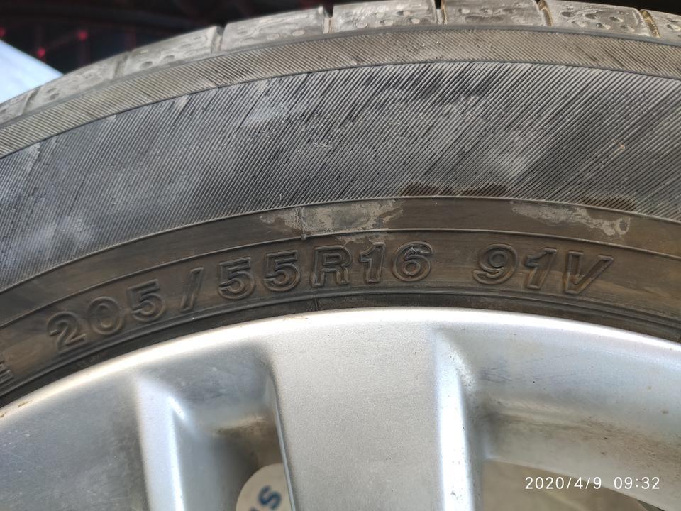 雷凌-不小心撞马路牙子上 轮胎干出2个小洞！火补还是换新胎？？