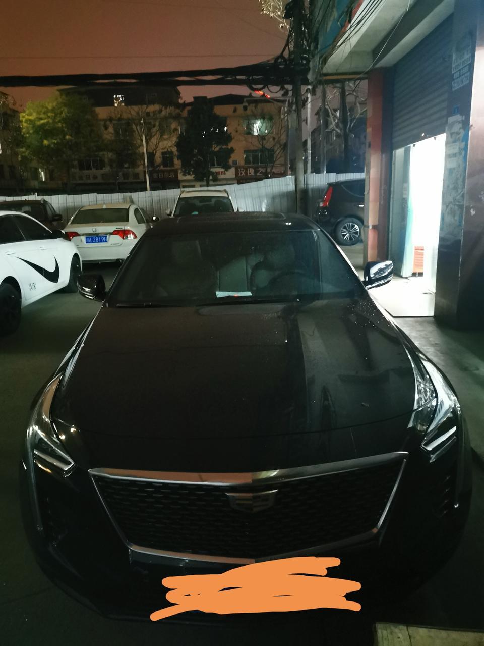 凯迪拉克ct6-提车一周，两个问题，直线行驶向左偏。行驶过程有顿挫感，开这车自己晕车。有其他人碰到这个问题吗